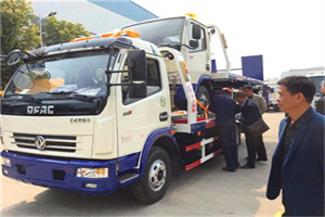 小东门汽车道路救援拖车价格